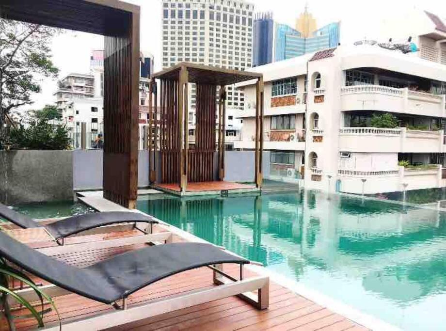 Stylish 1 Bedroom, Nice Pool,Bts Asok, Sukhumvit Bangkok Esterno foto