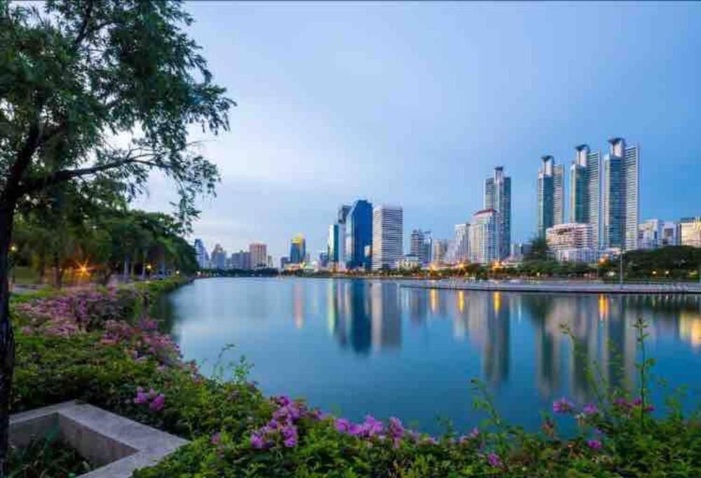 Stylish 1 Bedroom, Nice Pool,Bts Asok, Sukhumvit Bangkok Esterno foto