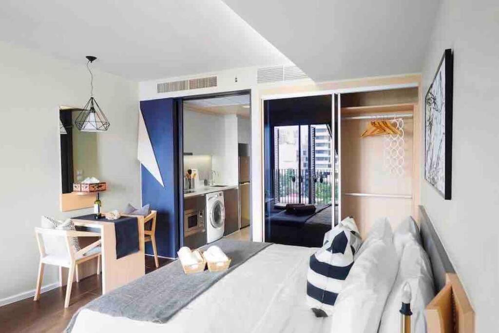 Stylish 1 Bedroom, Nice Pool,Bts Asok, Sukhumvit Bangkok Esterno foto