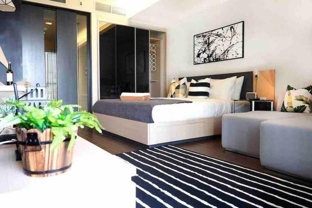 Stylish 1 Bedroom, Nice Pool,Bts Asok, Sukhumvit Bangkok Esterno foto