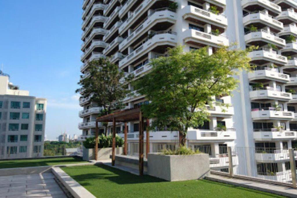 Stylish 1 Bedroom, Nice Pool,Bts Asok, Sukhumvit Bangkok Esterno foto